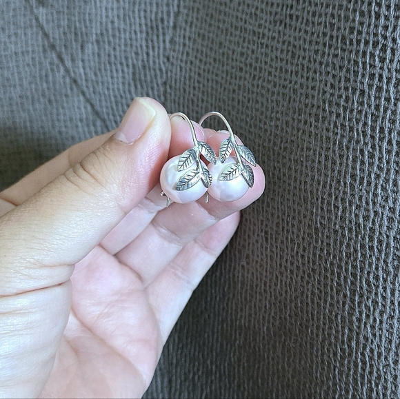 Annika Witt Pink🩷 Pearl And Leaves🍃 Earrings - Picture 7 of 16